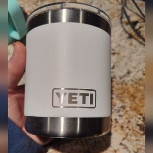 YETI 10 Ounce Lowball Rambler, White with lid